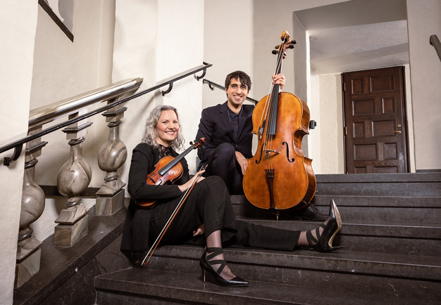 Två glada musiker. Fotografi.