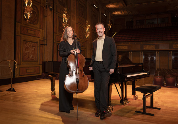 Musiker med instrument. Fotografi.