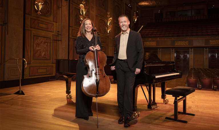 Musiker med instrument. Fotografi.