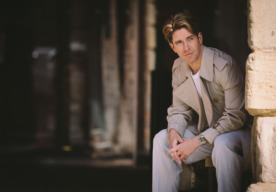 Närbild på ung man. Fotografi