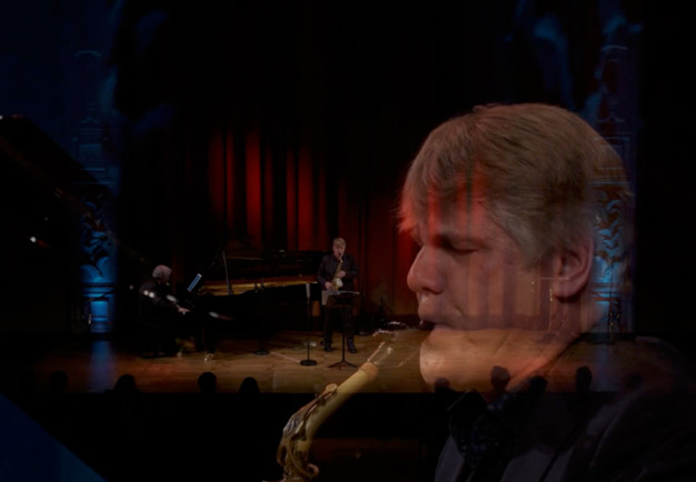 Man playing sax. Photo.