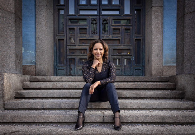 Close up on a woman. Photo.